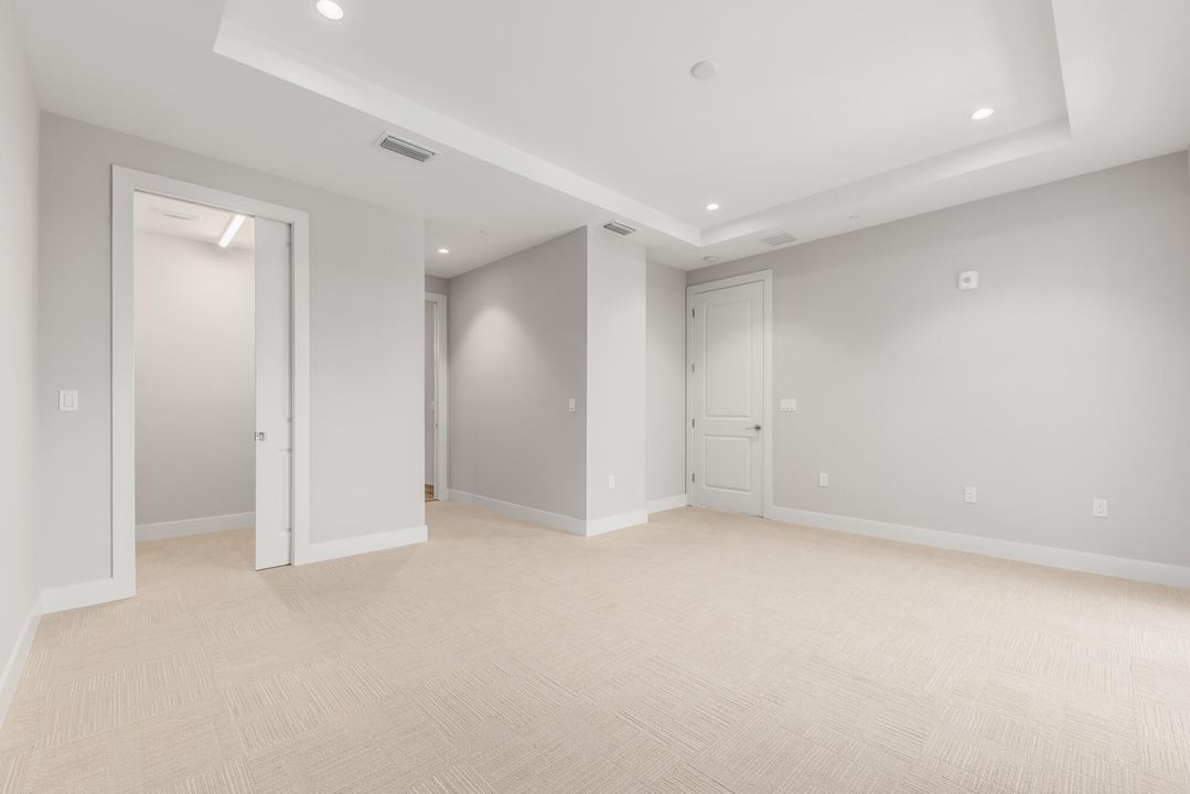 出租: $4,100 (1 贝兹, 1 浴室, 1044 平方英尺)