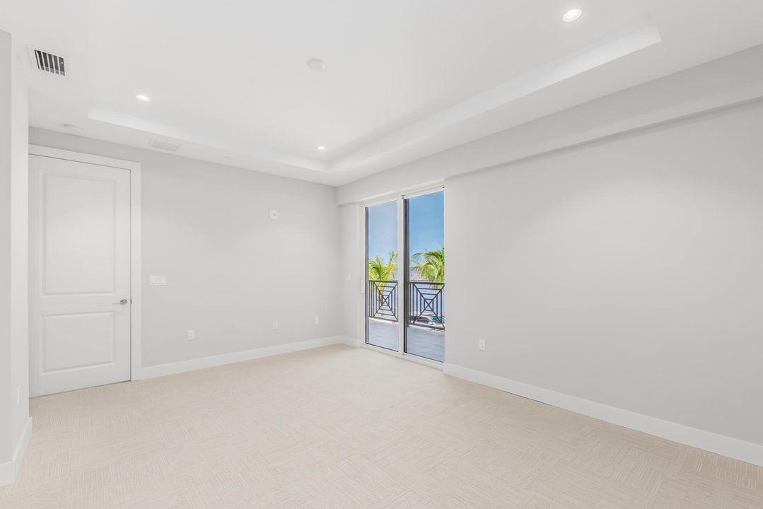 出租: $4,100 (1 贝兹, 1 浴室, 1044 平方英尺)