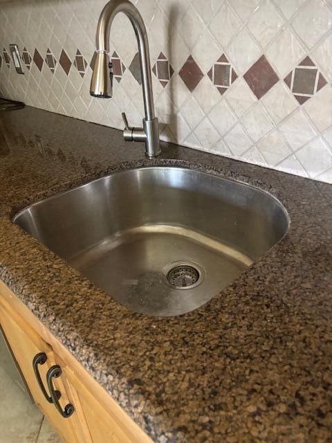 For Sale: $74,900 (1 beds, 1 baths, 828 Square Feet)