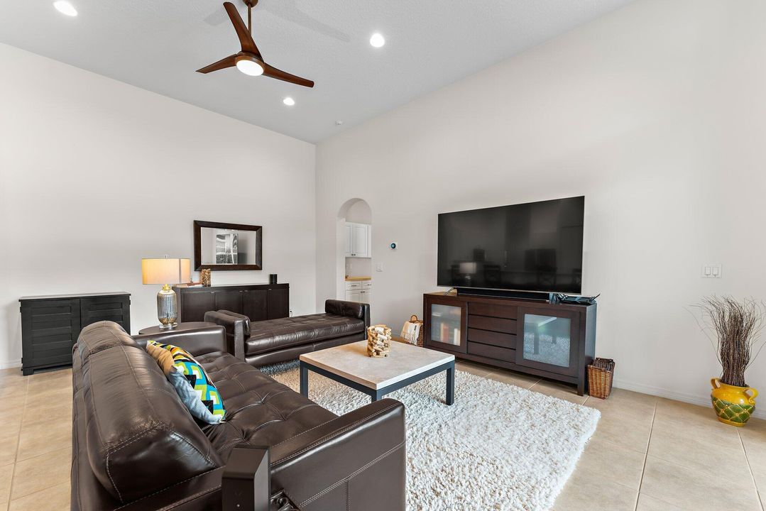 Active With Contract: $829,000 (3 beds, 3 baths, 2695 Square Feet)