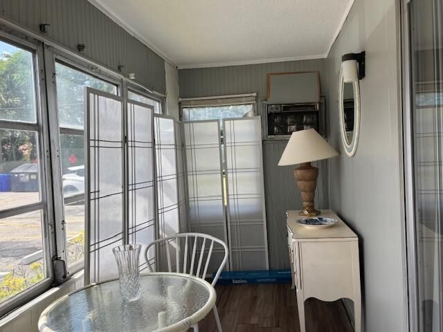 For Sale: $74,900 (1 beds, 1 baths, 828 Square Feet)