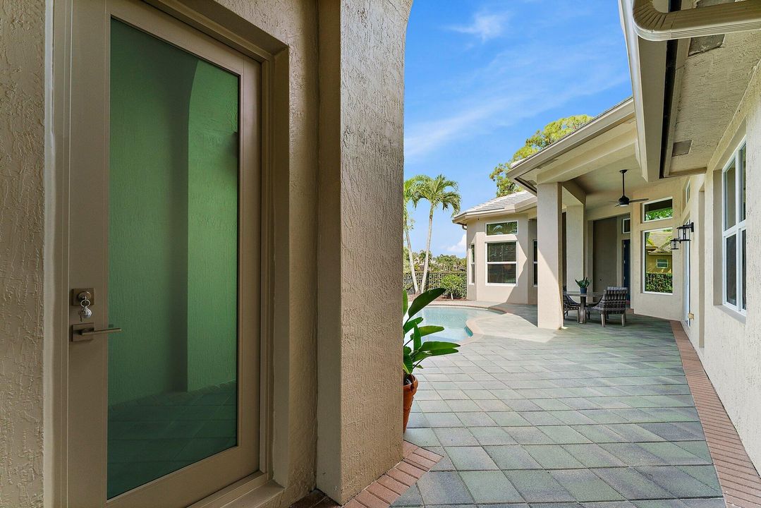 Active With Contract: $829,000 (3 beds, 3 baths, 2695 Square Feet)