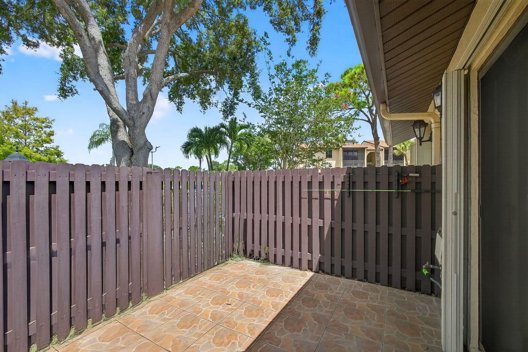 待售: $290,000 (2 贝兹, 2 浴室, 1370 平方英尺)