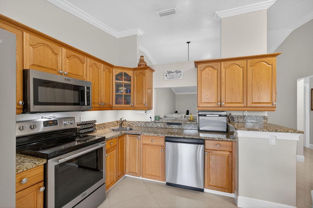 待售: $290,000 (2 贝兹, 2 浴室, 1370 平方英尺)