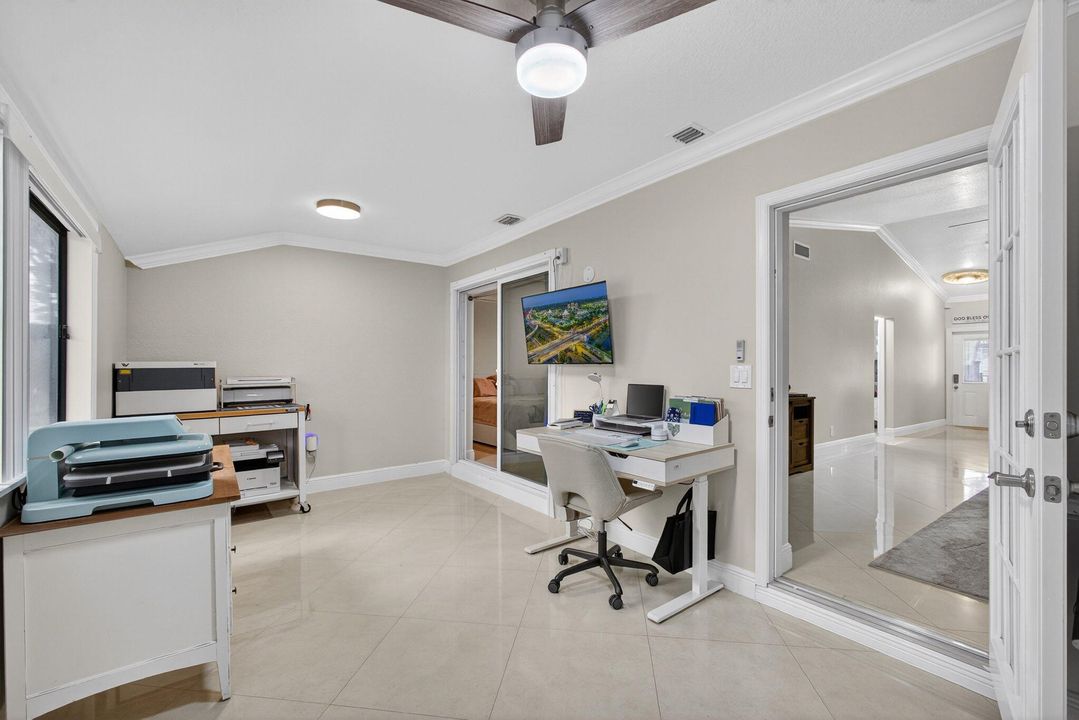 待售: $290,000 (2 贝兹, 2 浴室, 1370 平方英尺)