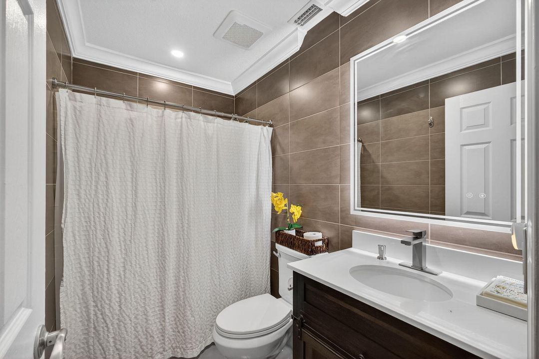 待售: $290,000 (2 贝兹, 2 浴室, 1370 平方英尺)