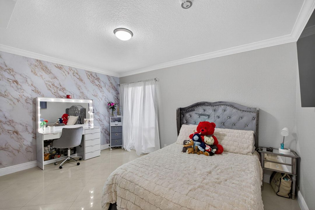 待售: $290,000 (2 贝兹, 2 浴室, 1370 平方英尺)