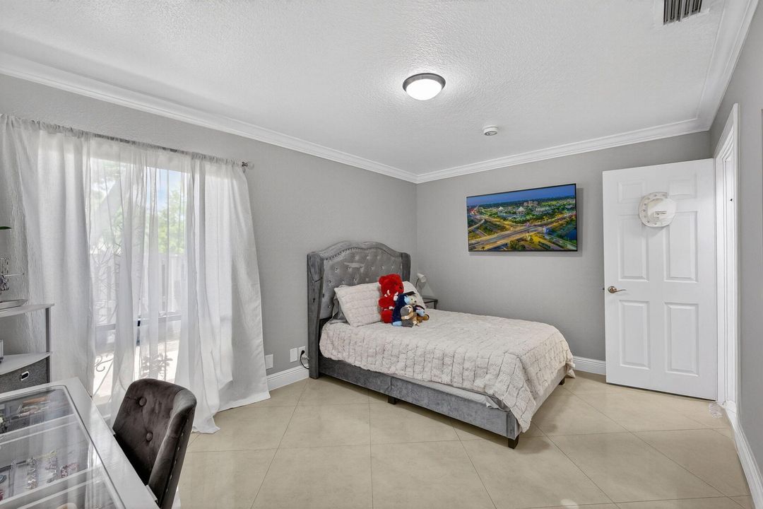 待售: $290,000 (2 贝兹, 2 浴室, 1370 平方英尺)