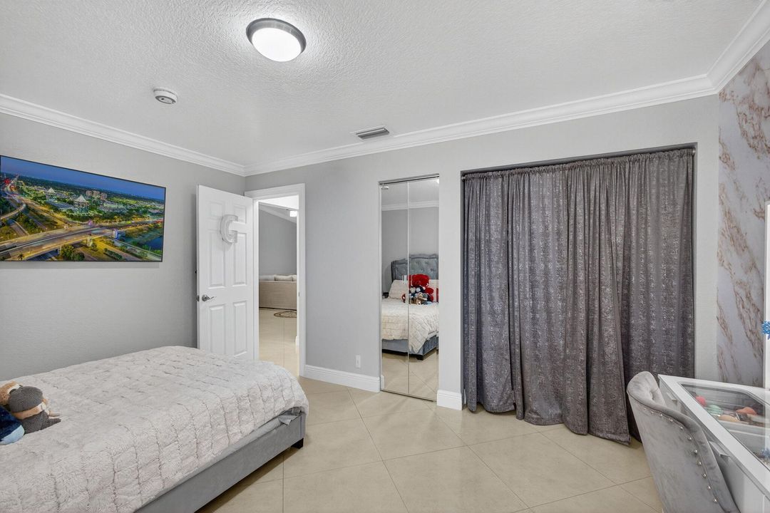 待售: $290,000 (2 贝兹, 2 浴室, 1370 平方英尺)