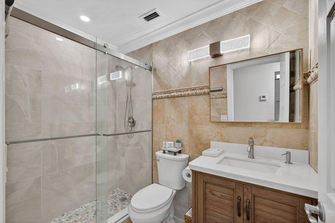 待售: $290,000 (2 贝兹, 2 浴室, 1370 平方英尺)