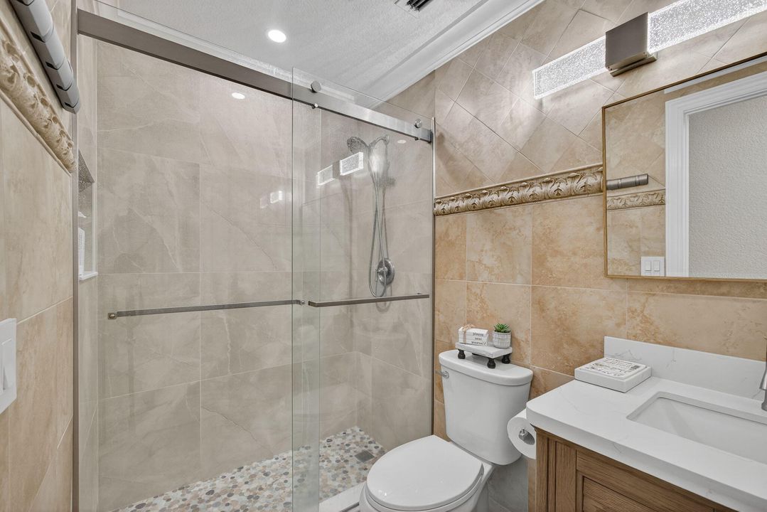 待售: $290,000 (2 贝兹, 2 浴室, 1370 平方英尺)