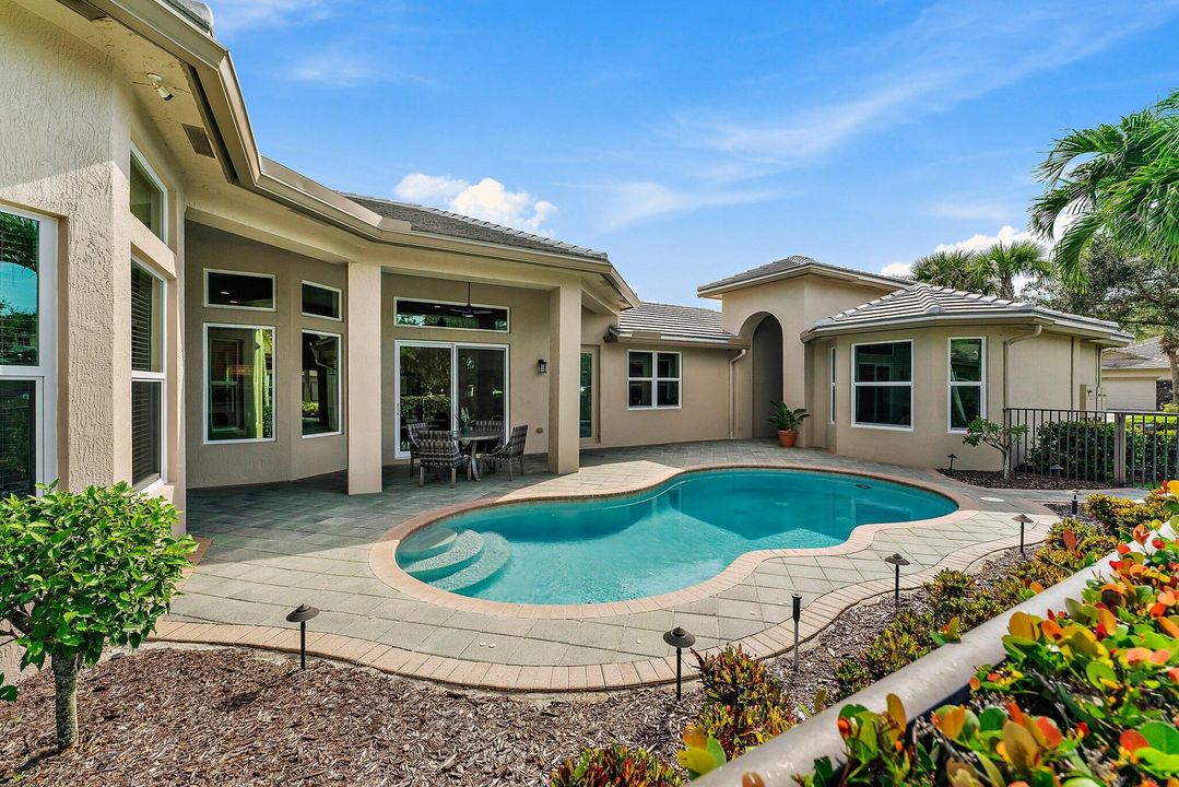 Active With Contract: $829,000 (3 beds, 3 baths, 2695 Square Feet)