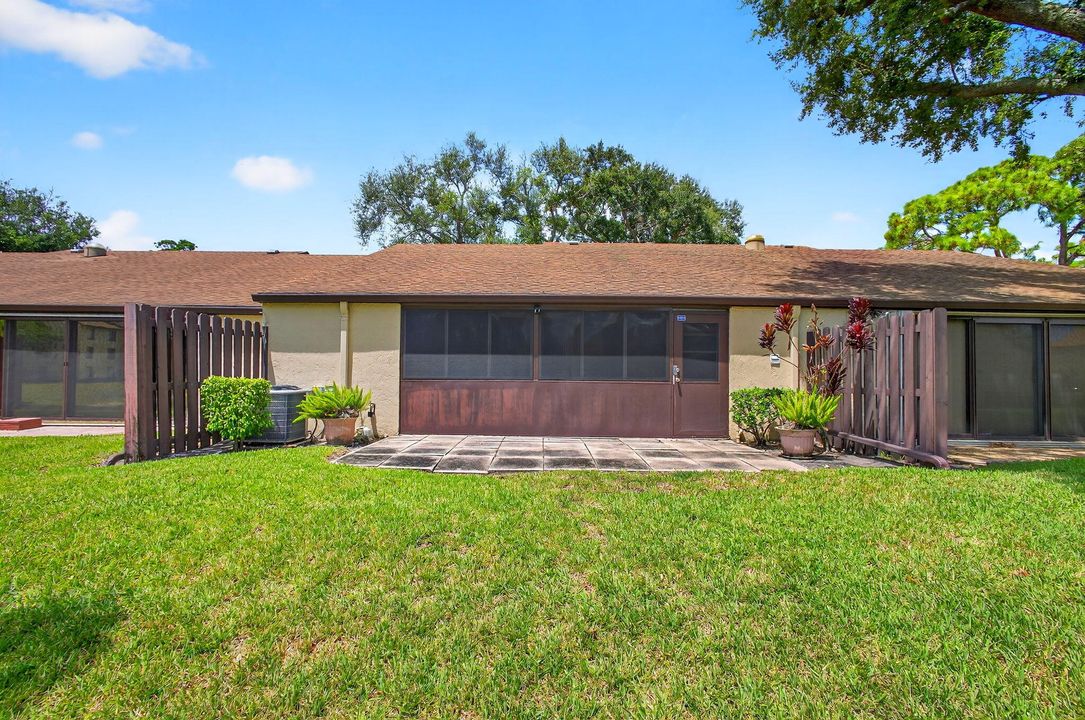 待售: $290,000 (2 贝兹, 2 浴室, 1370 平方英尺)