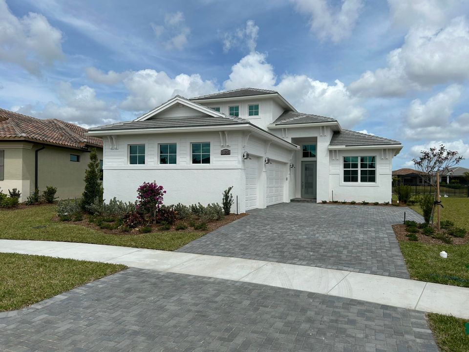 Recently Rented: $4,700 (5 beds, 4 baths, 2543 Square Feet)