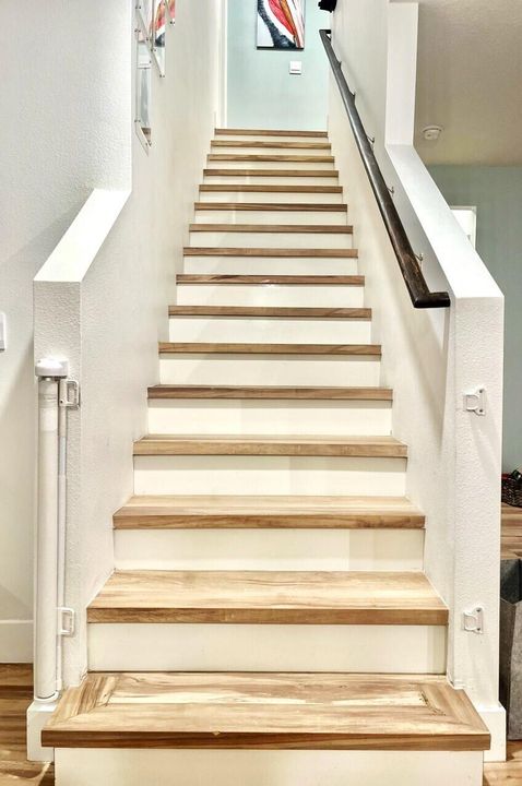 For Sale: $445,000 (5 beds, 3 baths, 2601 Square Feet)