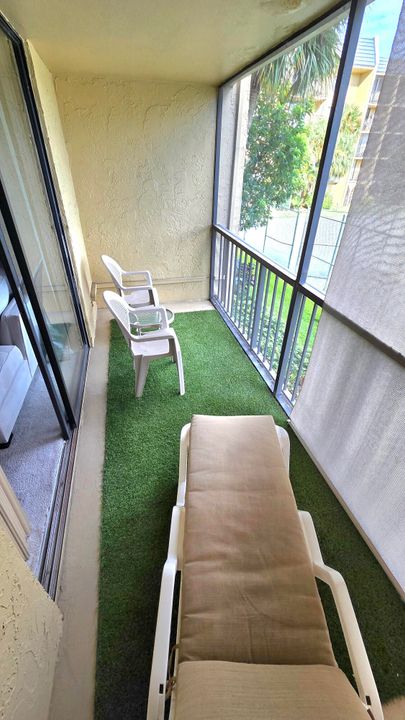 合同活跃: $175,000 (2 贝兹, 2 浴室, 1080 平方英尺)