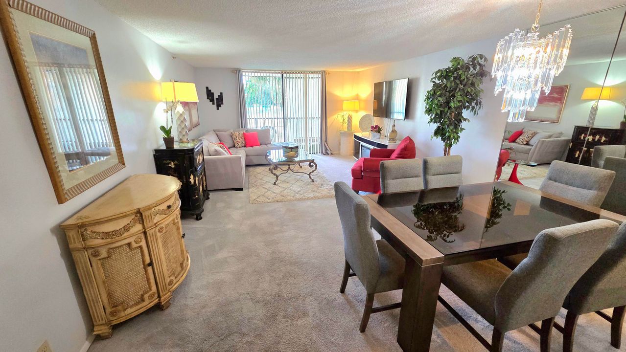 合同活跃: $175,000 (2 贝兹, 2 浴室, 1080 平方英尺)