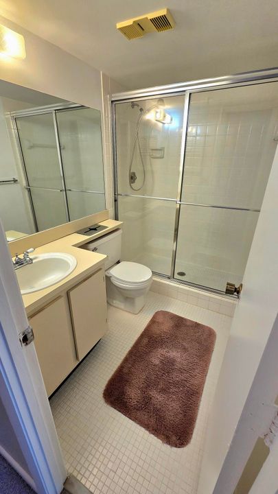 合同活跃: $175,000 (2 贝兹, 2 浴室, 1080 平方英尺)