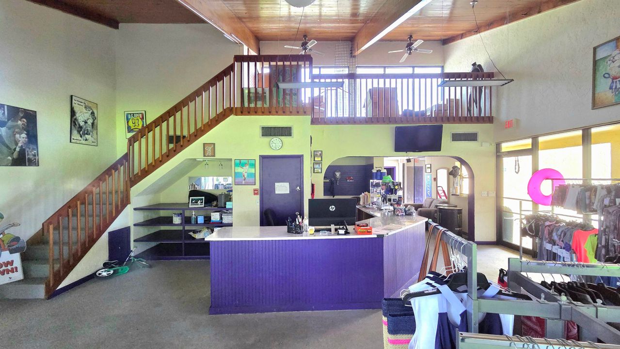 合同活跃: $175,000 (2 贝兹, 2 浴室, 1080 平方英尺)