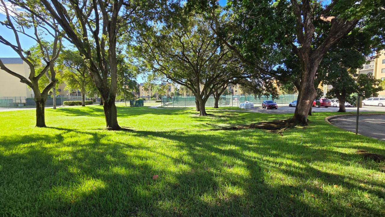 合同活跃: $175,000 (2 贝兹, 2 浴室, 1080 平方英尺)