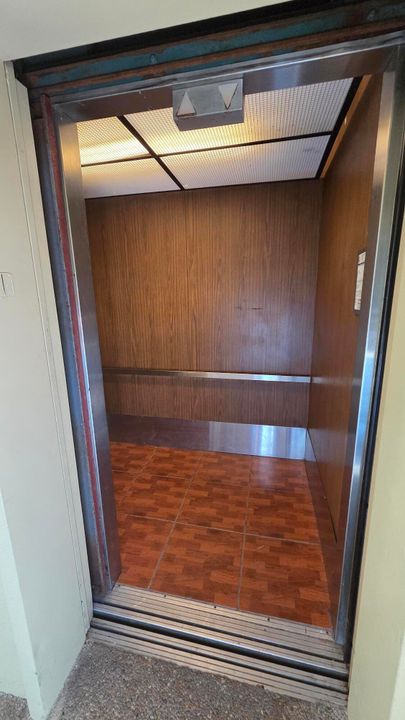 合同活跃: $175,000 (2 贝兹, 2 浴室, 1080 平方英尺)