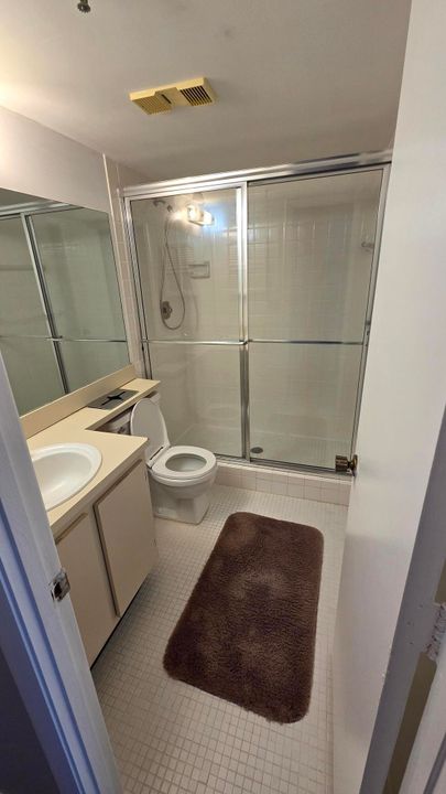 合同活跃: $175,000 (2 贝兹, 2 浴室, 1080 平方英尺)