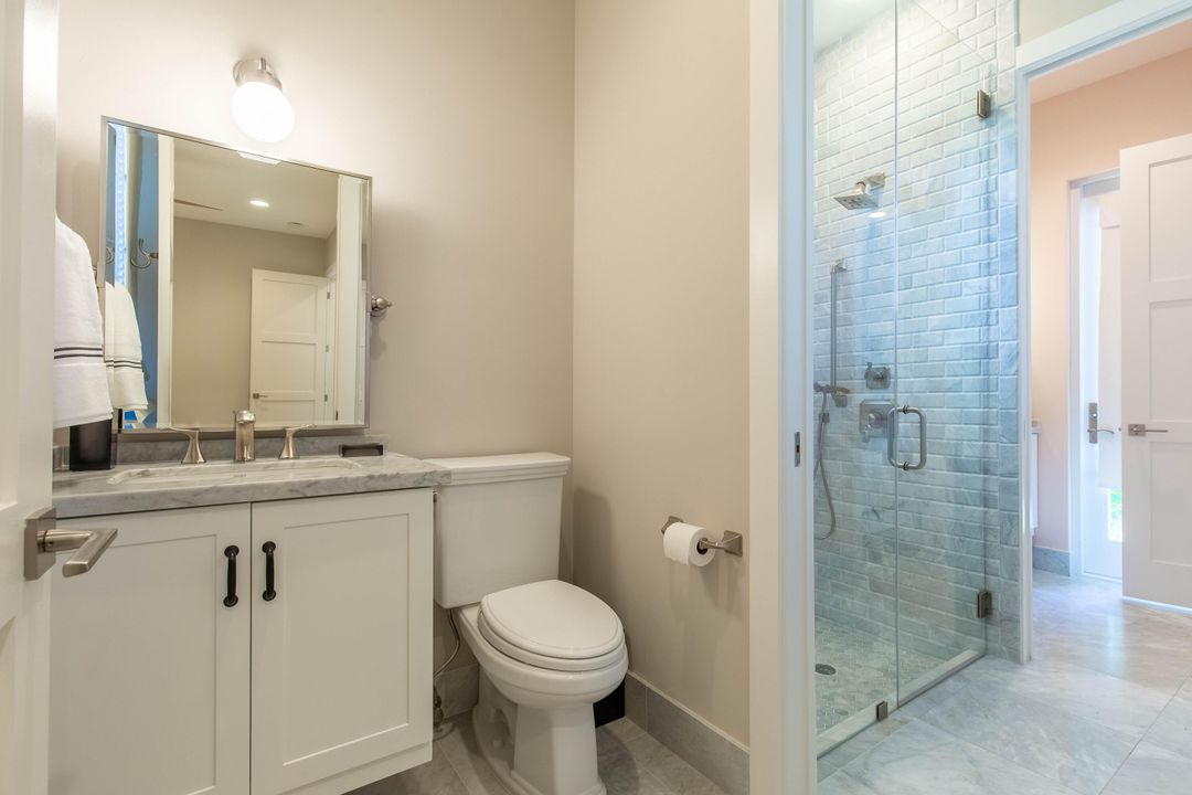 Под контрактом: $2,600,000 (3 спален, 2 ванн, 2571 Квадратных фут)