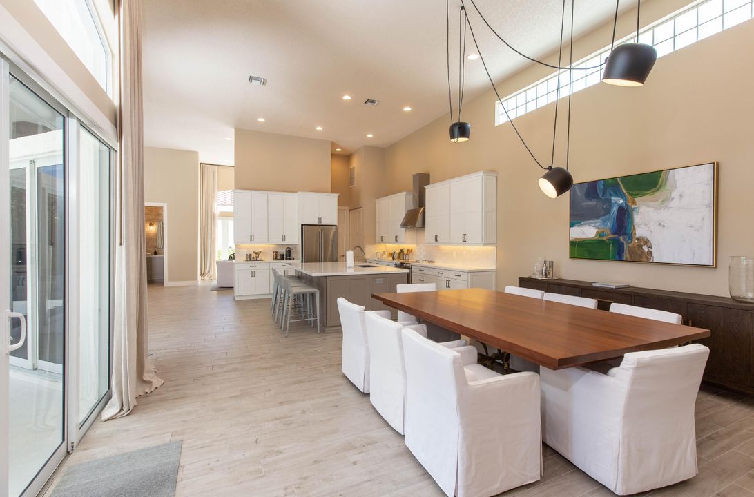 Под контрактом: $2,600,000 (3 спален, 2 ванн, 2571 Квадратных фут)