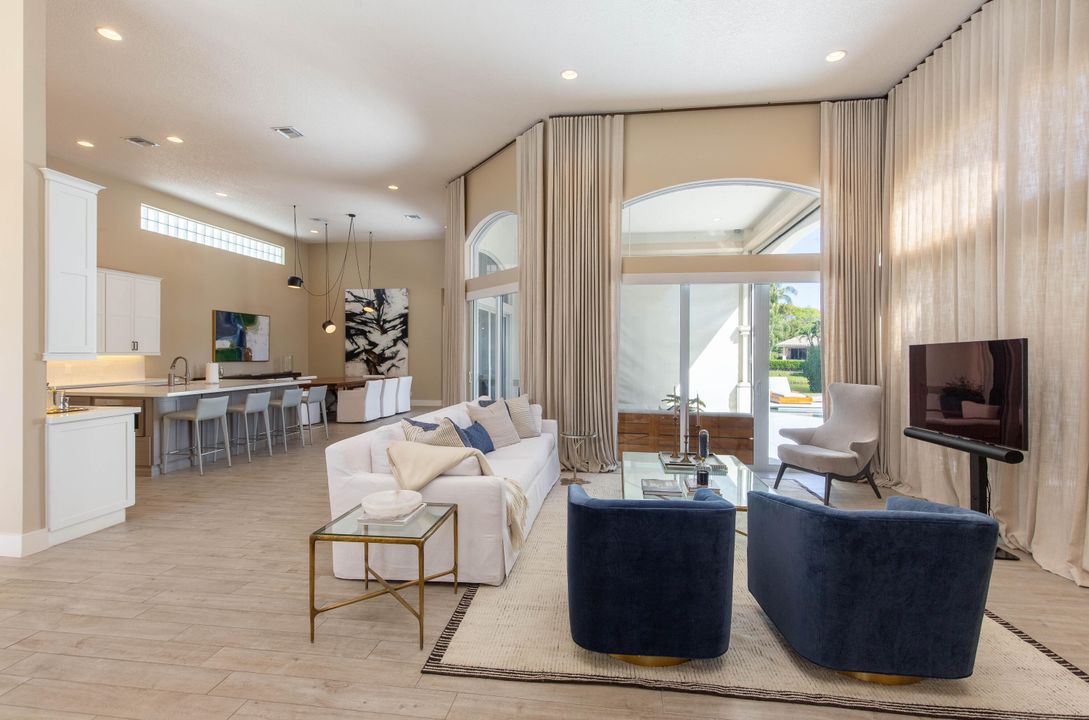 Под контрактом: $2,600,000 (3 спален, 2 ванн, 2571 Квадратных фут)