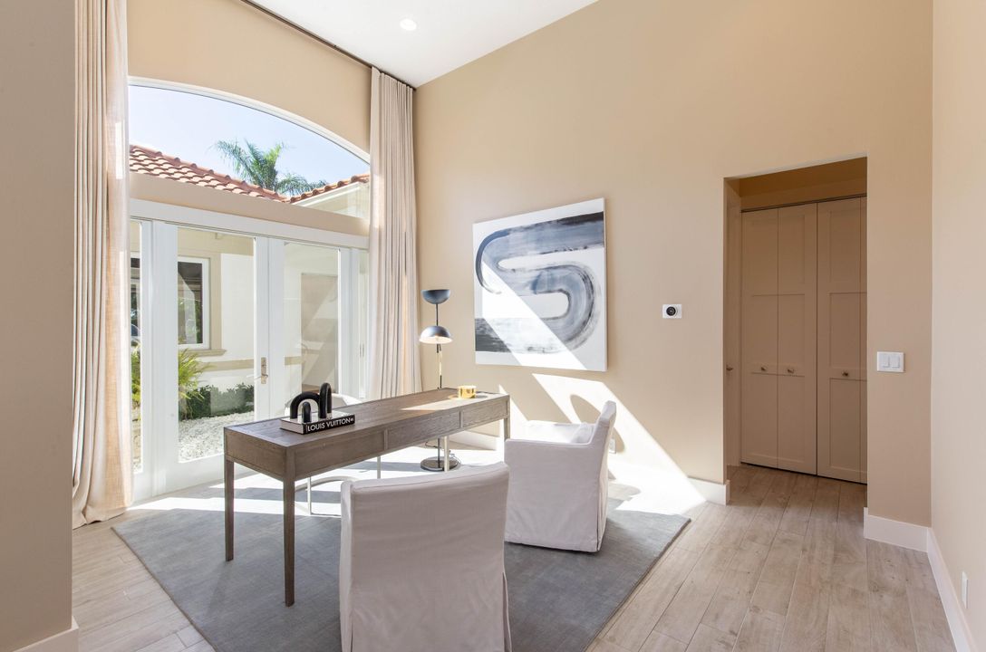 Под контрактом: $2,600,000 (3 спален, 2 ванн, 2571 Квадратных фут)