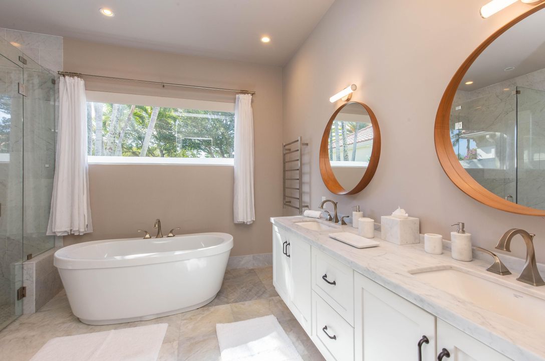 Под контрактом: $2,600,000 (3 спален, 2 ванн, 2571 Квадратных фут)