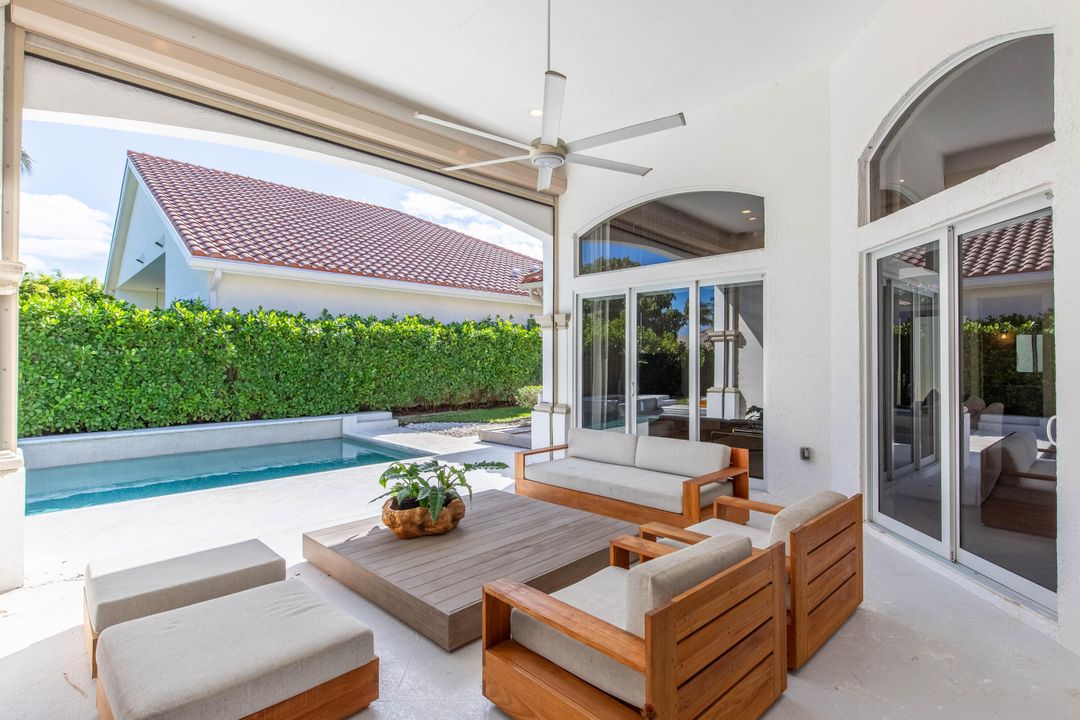 Под контрактом: $2,600,000 (3 спален, 2 ванн, 2571 Квадратных фут)