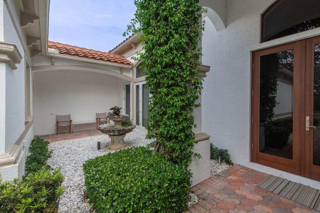 Под контрактом: $2,600,000 (3 спален, 2 ванн, 2571 Квадратных фут)