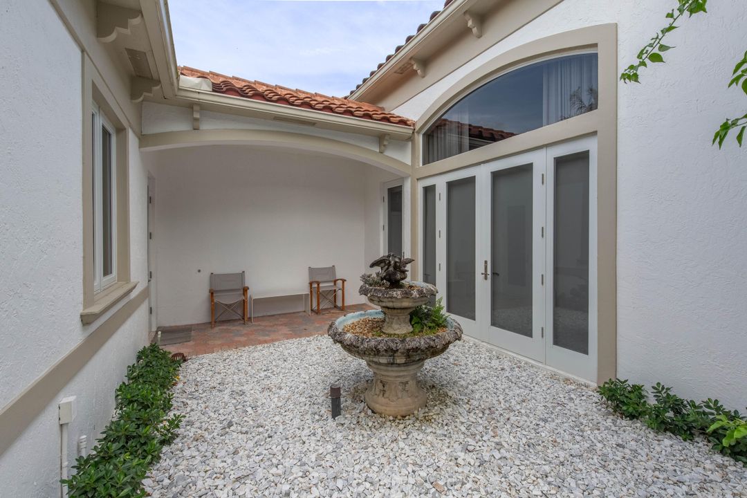 Под контрактом: $2,600,000 (3 спален, 2 ванн, 2571 Квадратных фут)