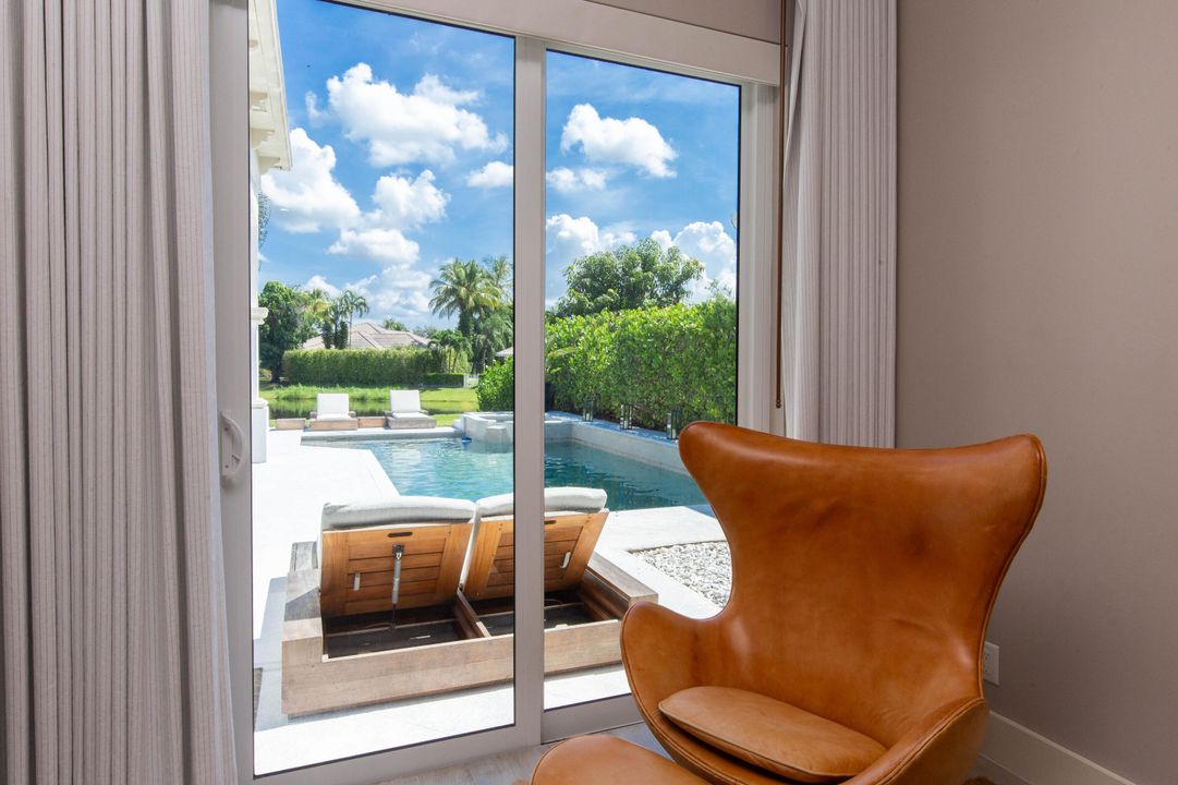 Под контрактом: $2,600,000 (3 спален, 2 ванн, 2571 Квадратных фут)