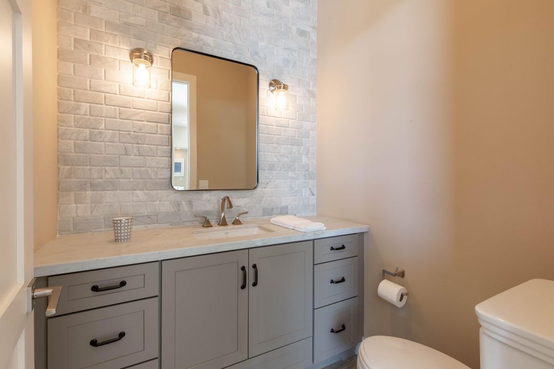 Под контрактом: $2,600,000 (3 спален, 2 ванн, 2571 Квадратных фут)