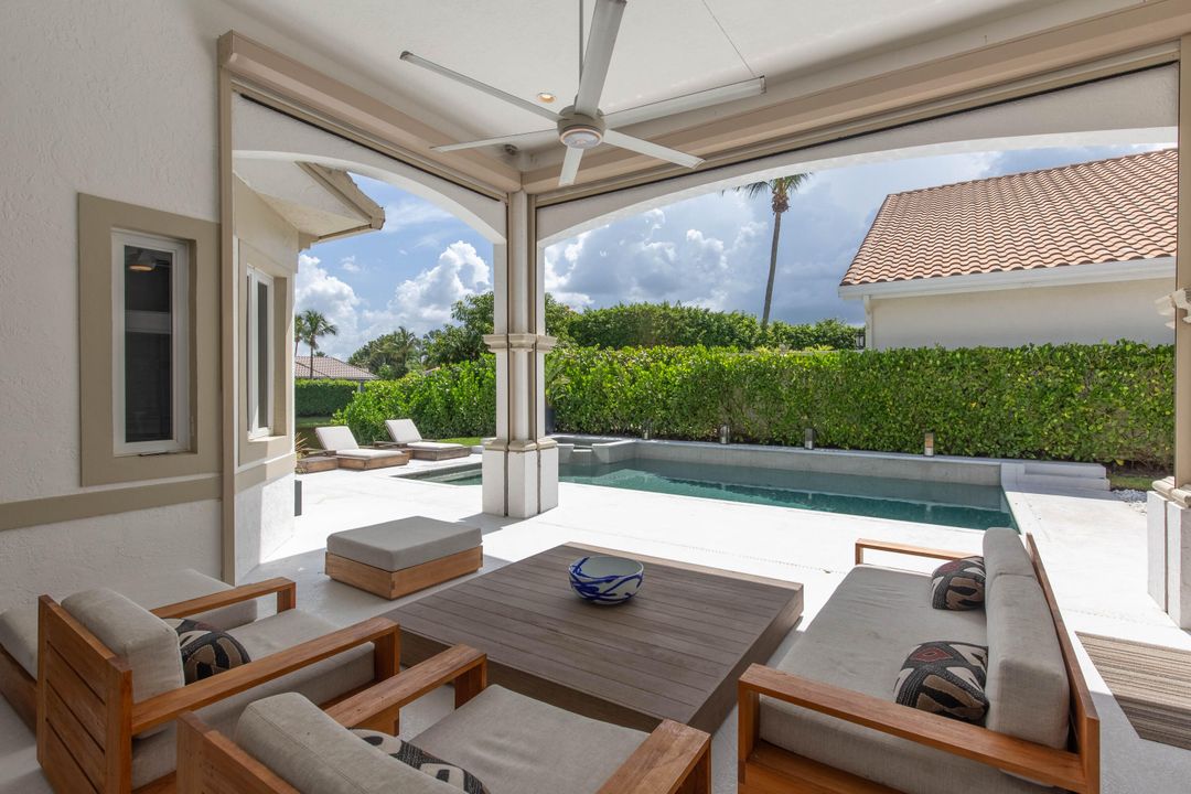 Под контрактом: $2,600,000 (3 спален, 2 ванн, 2571 Квадратных фут)