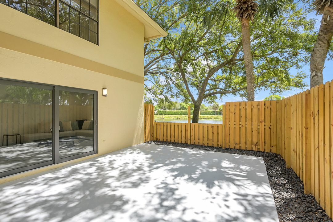 На продажу: $425,000 (2 спален, 2 ванн, 1272 Квадратных фут)