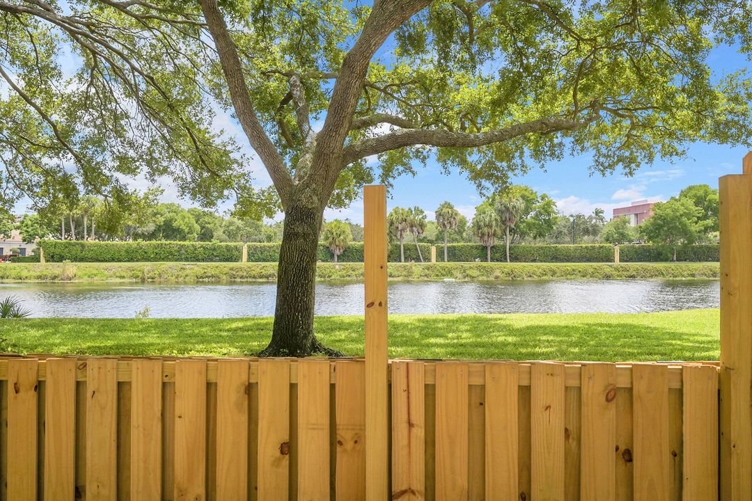 На продажу: $425,000 (2 спален, 2 ванн, 1272 Квадратных фут)