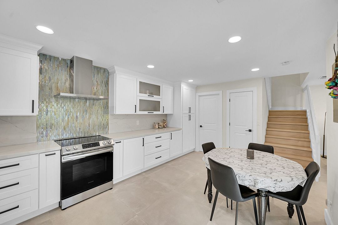 На продажу: $425,000 (2 спален, 2 ванн, 1272 Квадратных фут)