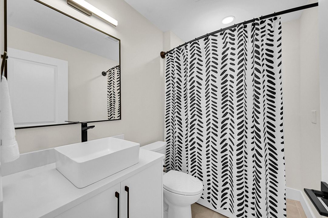 На продажу: $425,000 (2 спален, 2 ванн, 1272 Квадратных фут)