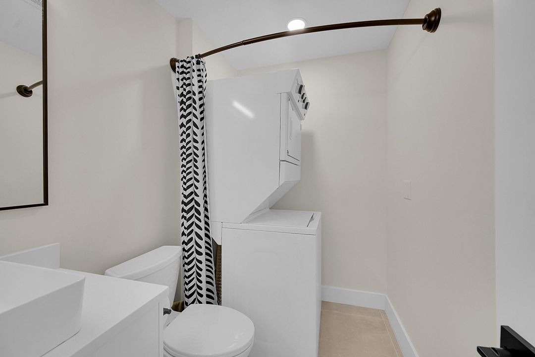 На продажу: $425,000 (2 спален, 2 ванн, 1272 Квадратных фут)