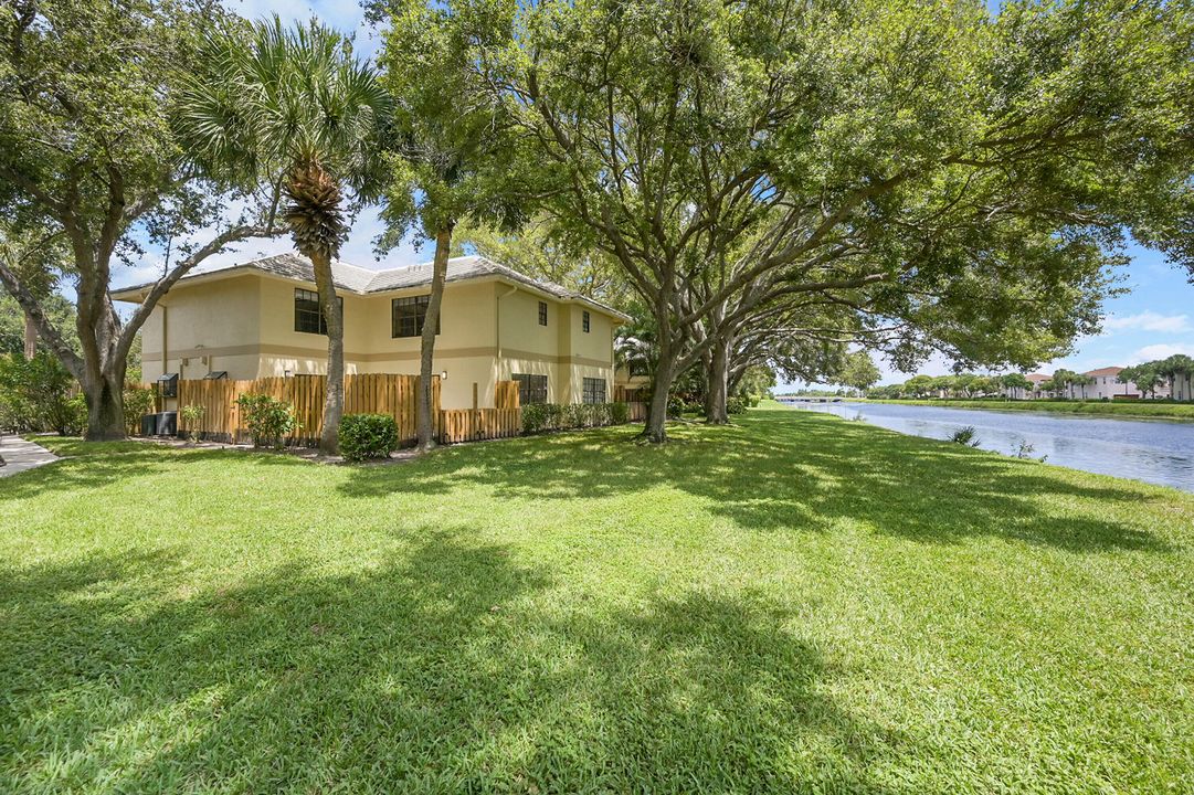 На продажу: $425,000 (2 спален, 2 ванн, 1272 Квадратных фут)