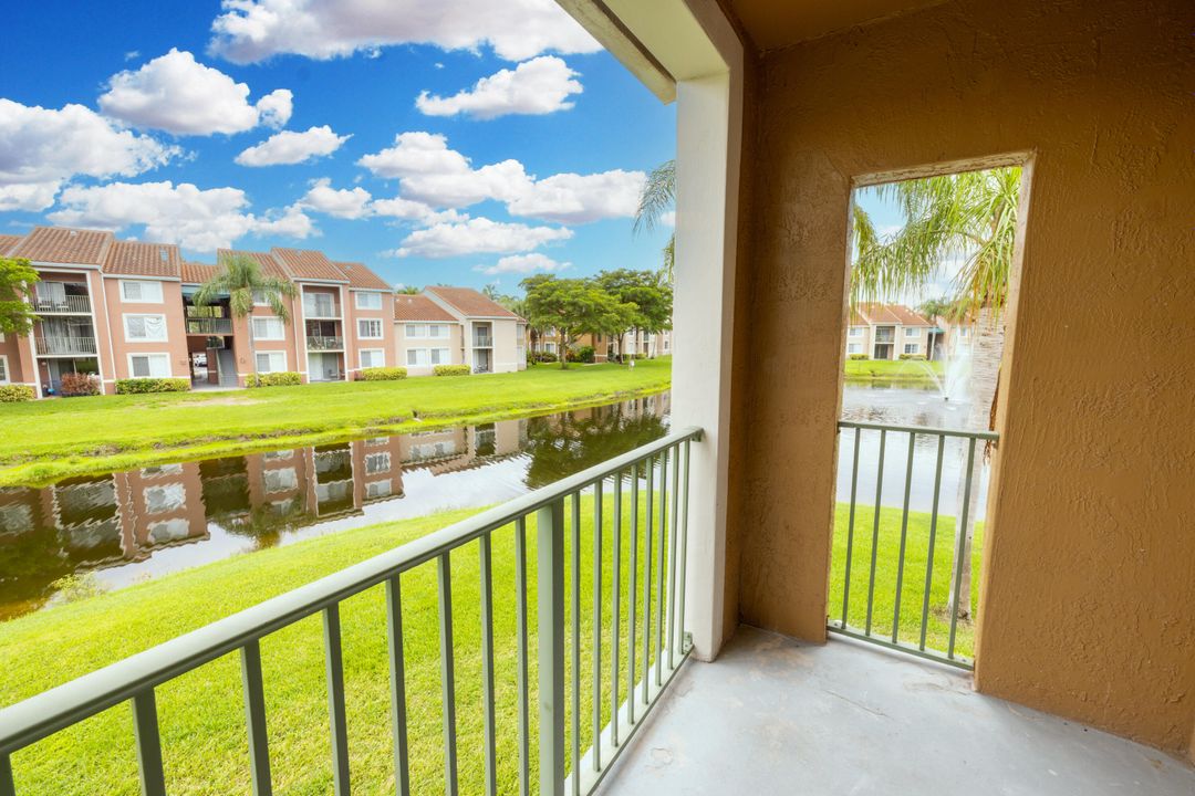 Active With Contract: $204,900 (1 beds, 1 baths, 729 Square Feet)