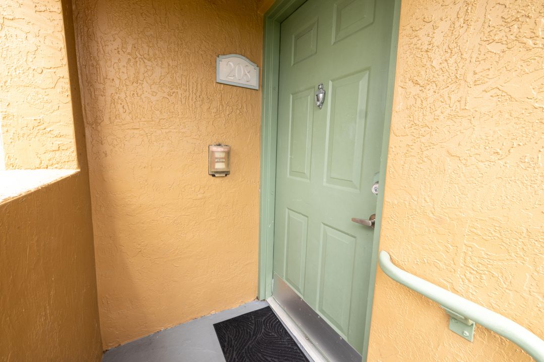 Active With Contract: $204,900 (1 beds, 1 baths, 729 Square Feet)