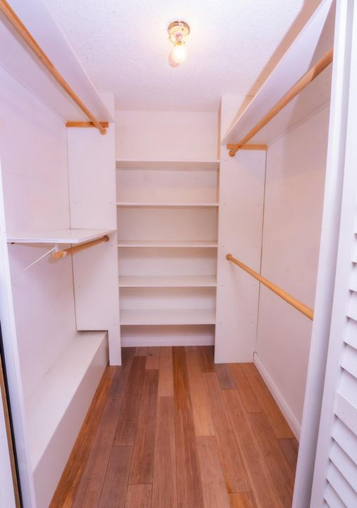 For Sale: $349,000 (2 beds, 2 baths, 1236 Square Feet)