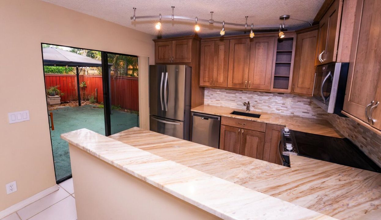 For Sale: $349,000 (2 beds, 2 baths, 1236 Square Feet)