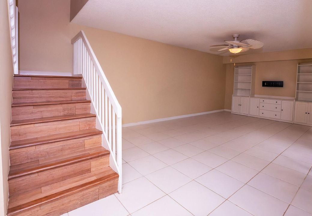 For Sale: $349,000 (2 beds, 2 baths, 1236 Square Feet)