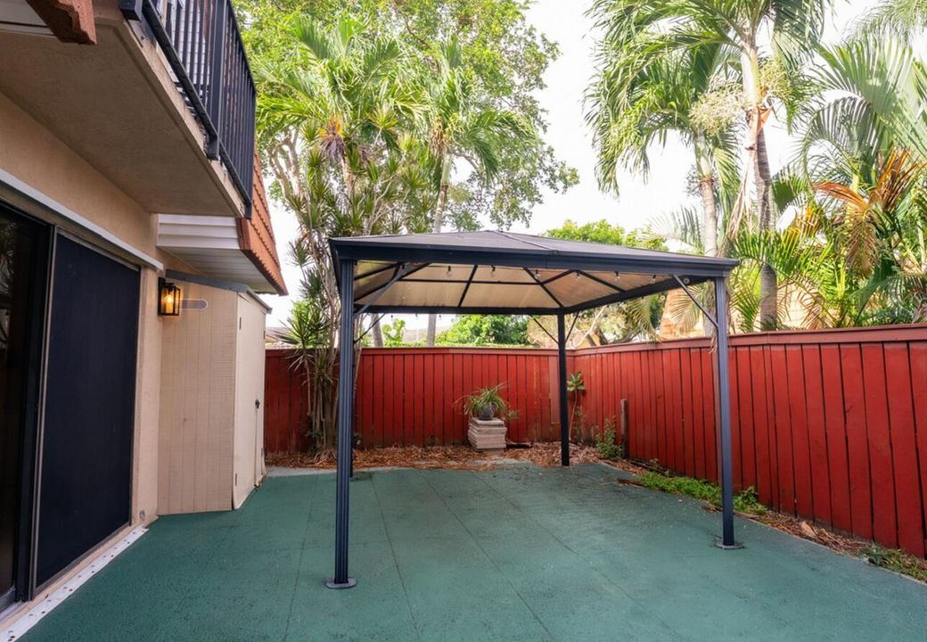 For Sale: $349,000 (2 beds, 2 baths, 1236 Square Feet)