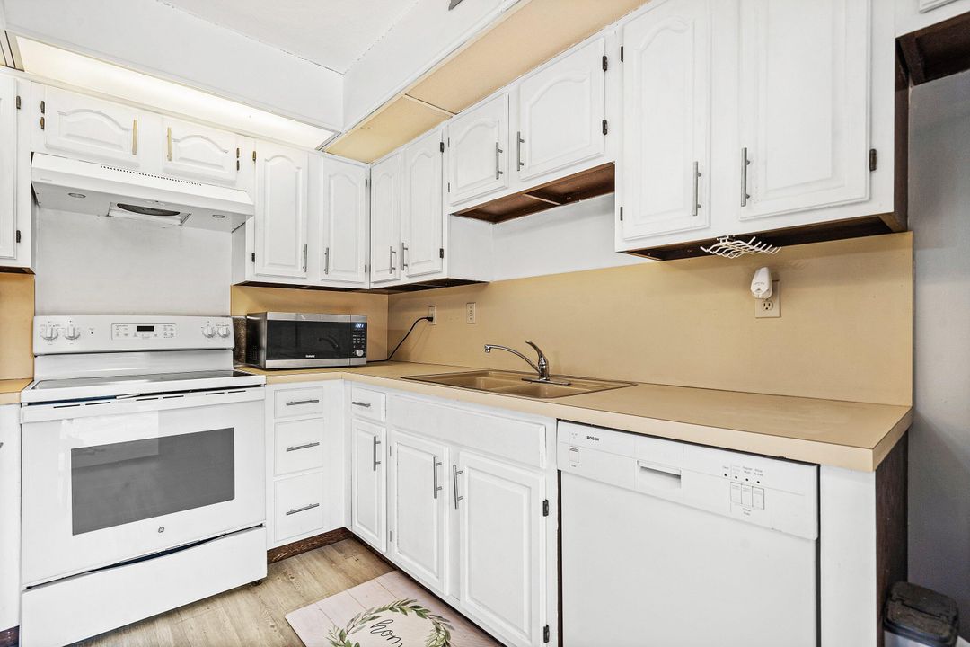 For Sale: $322,499 (2 beds, 2 baths, 1680 Square Feet)